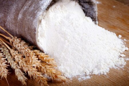 خروج غیر قانونی ماهیانه ۲۰ تا ۱۵ هزار کیسه آرد از کارخانه‌ها