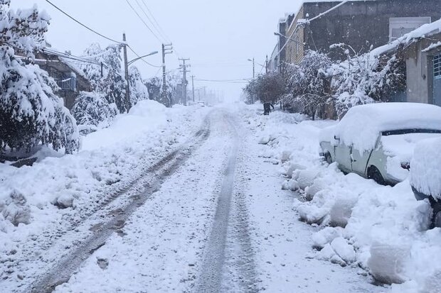 ساکنان ۵۶ روستای گلستان همچنان در محاصره برف هستند