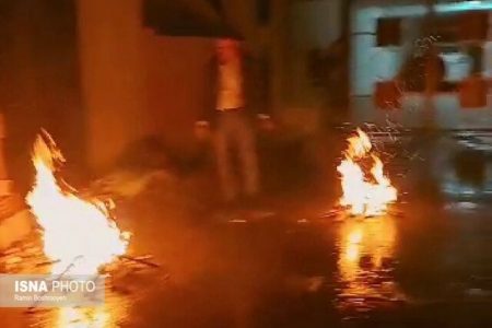 ۴۵ حادثه در چهارشنبه سوری گرگان / حمله و خسارت به خودروی آتش نشان