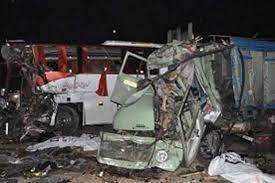 یک نفر فوتی و هفت نفر مصدوم در حادثه تصادف اتوبوس و کامیون