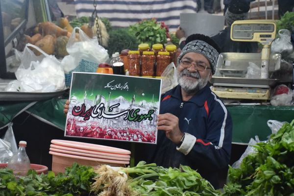 بازاریان گرگان به پویش به افتخار این سه کلمه «جمهوری اسلامی ایران» پیوستند